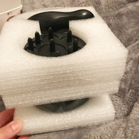 Zoë Ayla Electronic Brush Cleansing & Drying Tool - Picture 2 of 6